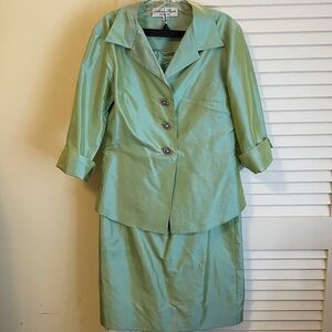 Elegant Green Two-Piece silk  Suit